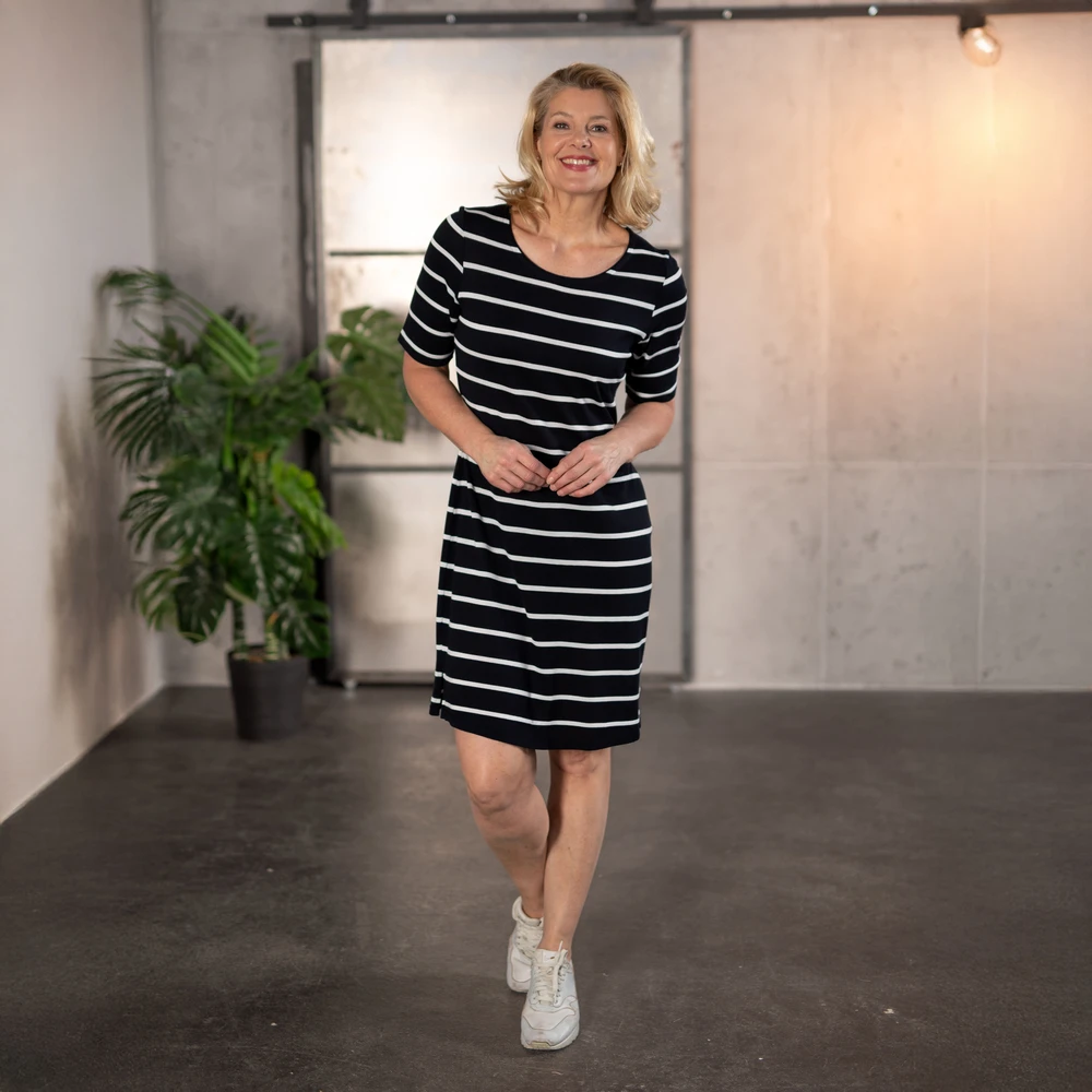 Kleid 1/2 Arm, symmetrischer Ringel